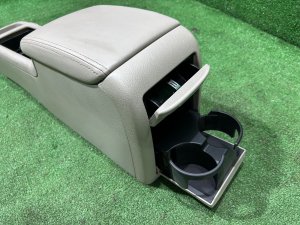 Бардачок подлокотник кожа SUBARU OUTBACK OEM 92111AG060WA BPE 2004 SILVER 39D, 3K3