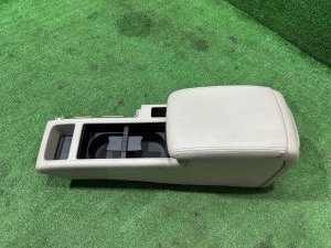 Бардачок подлокотник кожа SUBARU OUTBACK OEM 92111AG060WA BPE 2004 SILVER 39D, 3K3