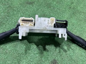 Блок подрулевых переключателей Гитара SUBARU OUTBACK OEM 83111AG651 BPE 2004 EZ30