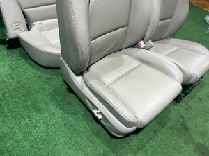 Комплект сидений кожа SUBARU OUTBACK OEM 64011AG221WA 64011AG231WA BPE 2004 SILVER 39D, 3K3