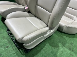 Комплект сидений кожа SUBARU OUTBACK OEM 64011AG221WA 64011AG231WA BPE 2004 SILVER 39D, 3K3