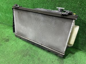 Радиатор двигателя SUBARU OUTBACK OEM 45111AG040 BPE 2004 EZ30