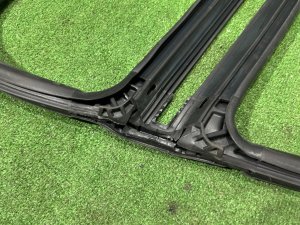 Уплотнитель дверей правый SUBARU OUTBACK OEM 63521AG000 BPE 2004 SILVER 39D, 3K3