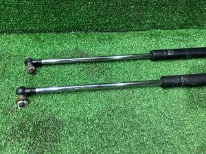 Амортизаторы крышки багажника SUBARU LEGACY LANCASTER OEM 63260AE020 63260AE030 BHE 2001 SILVER/GREY 1U2