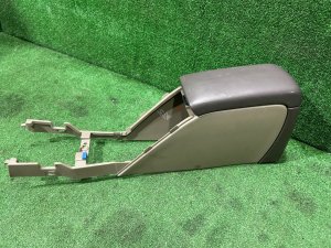 Бардачок подлокотник 92111AE010AD SUBARU LEGACY LANCASTER