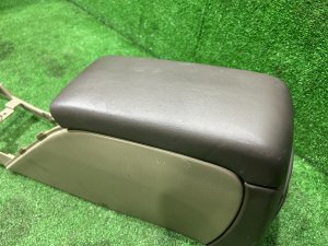 Бардачок подлокотник SUBARU LEGACY LANCASTER OEM 92111AE010AD BHE BH9 BH5 2001 SILVER/GREY 1U2