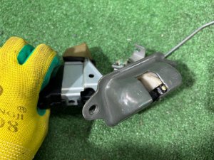 Замок пятой двери SUBARU LEGACY LANCASTER OEM 63032AE020 BH9 2001 SILVER/GREY 1U2