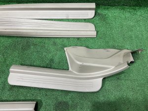 Накладки на пороги SUBARU LEGACY LANCASTER OEM 94060AE000GE 94060AE010GE 94061AE000GE 94061AE010GE BHE BH9 BH5 2001 SILVER/GREY 1U2