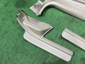 Накладки на пороги SUBARU LEGACY LANCASTER OEM 94060AE000GE 94060AE010GE 94061AE000GE 94061AE010GE BHE BH9 BH5 2001 SILVER/GREY 1U2