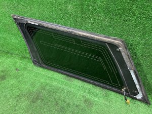 Стекло багажника правое целый молдинг SUBARU LEGACY LANCASTER OEM 65210AE250NB BHE 2001