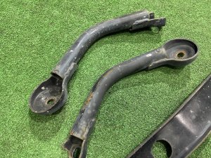 Распорки задних рычагов SUBARU LEGACY LANCASTER OEM 20157AE050 20157AE060 20157AE000 BHE 2001 EZ30 AT