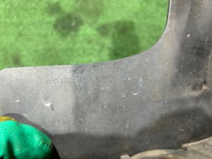 Брызговик передний правый SUBARU LEGACY LANCASTER OEM 1234567 BHE 2001 SILVER/GREY 1U2