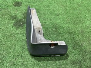 Брызговик передний левый 1234567 SUBARU LEGACY LANCASTER