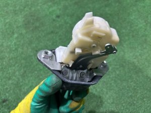 Замок пятой двери SUBARU FORESTER OEM 63032FG000 SH5 2007 GREY 61K