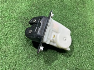 Замок пятой двери SUBARU FORESTER OEM 63032FG000 SH5 2007 GREY 61K