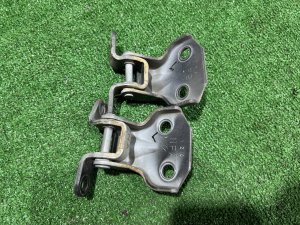 Петли двери передней левой SUBARU FORESTER OEM 61220FA000 61220FA010 SH5 2007 GREY 61K