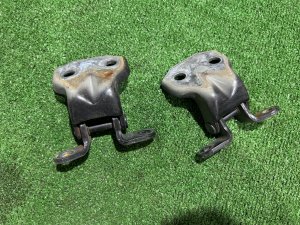 Петли двери передней правой 61220FA000 61220FA010 SUBARU FORESTER