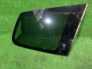 Стекло багажника правое 65209SC020 SUBARU FORESTER