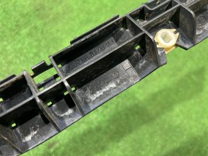 Крепление заднего бампера правое SUBARU FORESTER OEM 57707SC080 SH5 2007 GREY 61K