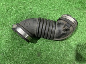 Патрубок воздуховода 46013SC000 SUBARU FORESTER