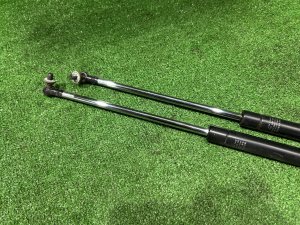 Амортизаторы крышки багажника SUBARU LEGACY LANCASTER OEM 63260AE020 63260AE030 BHE 2002 SILVER/GREY 1U2