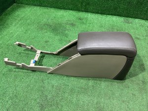 Бардачок подлокотник КОЖА SUBARU LEGACY LANCASTER OEM 92111AE010AD BHE BH9 BH5 2002 SILVER/GREY 1U2