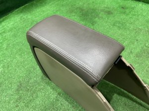 Бардачок подлокотник КОЖА SUBARU LEGACY LANCASTER OEM 92111AE010AD BHE BH9 BH5 2002 SILVER/GREY 1U2