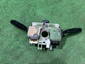 Блок подрулевых переключателей оптитрон SUBARU LEGACY LANCASTER OEM 83111AE050 83111AE030 BHE BH9 BH5 BE5 BE9 BEE 2002 EZ30 AT