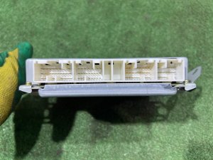 Блок управления двигателя SUBARU LEGACY LANCASTER OEM 22611AG782 BHE 2002 EZ30 AT