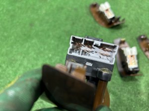 Блок управления стеклоподъемниками SUBARU LEGACY LANCASTER OEM 83071AE080 83071AE040 BHE BH9 2002 EZ30 AT