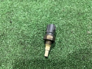 Датчик температуры ОЖ SUBARU LEGACY LANCASTER OEM 22630AA100 BHE 2002 EZ30 AT