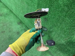 Датчик уровня топлива SUBARU LEGACY LANCASTER OEM 42081AE010 BHE BH9 BH5 BE5 BE9 BEE 2002 EZ30 AT