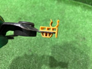 Держатель палки капота SUBARU LEGACY LANCASTER OEM 57255AE010 BHE 2002 SILVER/GREY 1U2