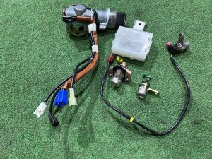 Замок зажигания Комплект замков 57491AE740 88035AE100 SUBARU LEGACY LANCASTER