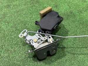 Замок пятой двери SUBARU LEGACY LANCASTER OEM 63032AE020 BH9 2002 SILVER/GREY 1U2