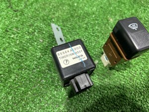 Кнопка обогрева лобового стекла c реле SUBARU LEGACY LANCASTER OEM 83001AE020 86564AE000 BHE BH9 BH5 2002 EZ30 AT