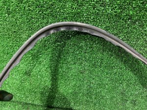 Молдинг лобового стекла SUBARU LEGACY LANCASTER OEM 65058AE000 BHE BH9 BH5 BE BE9 BE5 BEE 2002 SILVER/GREY 1U2