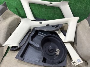 Обшивка багажника SUBARU LEGACY LANCASTER OEM 94047AE020AD 94047AE030AD 95066AE030GG 95066AE020GG BHE BH9 2002 SILVER/GREY 1U2