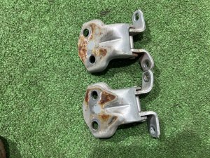 Петли двери передней правой SUBARU LEGACY LANCASTER OEM 61220AC000 61220AC010 BHE 2002 SILVER/GREY 1U2