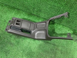 Подстаканник 92132AE000DG 66150AE020DG SUBARU LEGACY LANCASTER