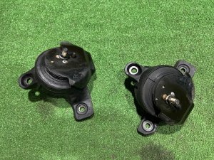 Подушки двигателя SUBARU LEGACY LANCASTER OEM 41022AE100 41022AE110 BHE BEE 2002 EZ30 AT