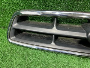Решетка радиатора SUBARU LEGACY LANCASTER OEM 91121AE260 BHE 2002 SILVER/GREY 1U2