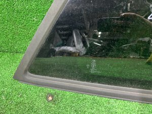 Стекло багажника правое целый молдинг SUBARU LEGACY LANCASTER OEM 65210AE250NB BHE 2002