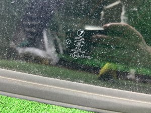 Стекло багажника правое целый молдинг SUBARU LEGACY LANCASTER OEM 65210AE250NB BHE 2002