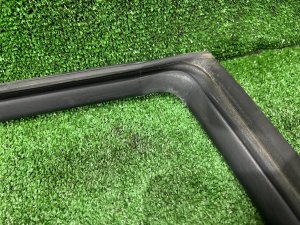 Уплотнитель дверей левый SUBARU LEGACY LANCASTER OEM 63521AE030 BHE BH9 BH5 2002 SILVER/GREY 1U2