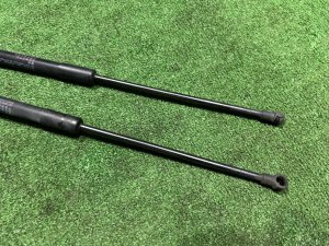 Амортизаторы крышки багажника TOYOTA PRIUS OEM 68950-0W520 68960-0W330 ZVW30 2012 SILVER 1F7