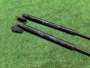 Амортизаторы крышки багажника TOYOTA PRIUS OEM 68950-0W520 68960-0W330 ZVW30 2012 SILVER 1F7