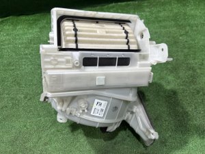 Вентилятор печки TOYOTA PRIUS OEM 87010-47120 ZVW30 2012 2ZRFXE