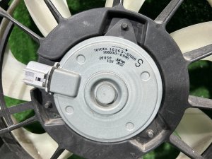 Вентиляторы радиатора TOYOTA PRIUS OEM 1002221377 ZVW30 2012 2ZRFXE