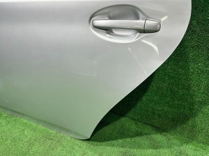 Дверь задняя левая TOYOTA PRIUS ZVW30 2012 SILVER 1F7